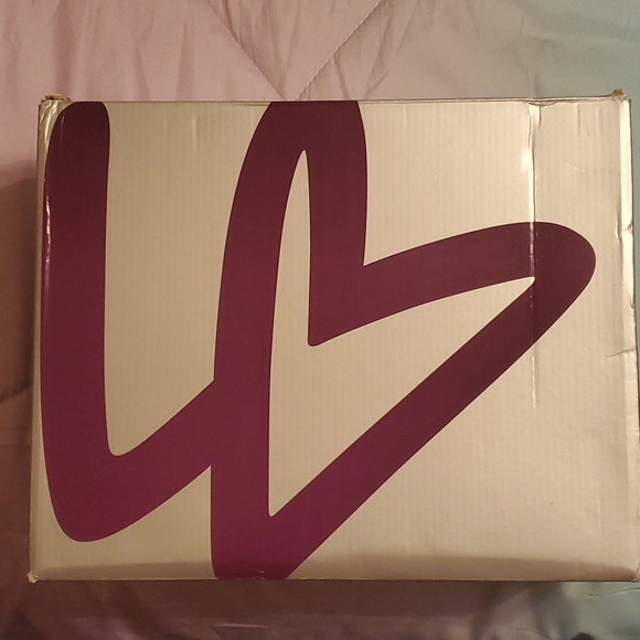 Heels - Picture 2 of 3